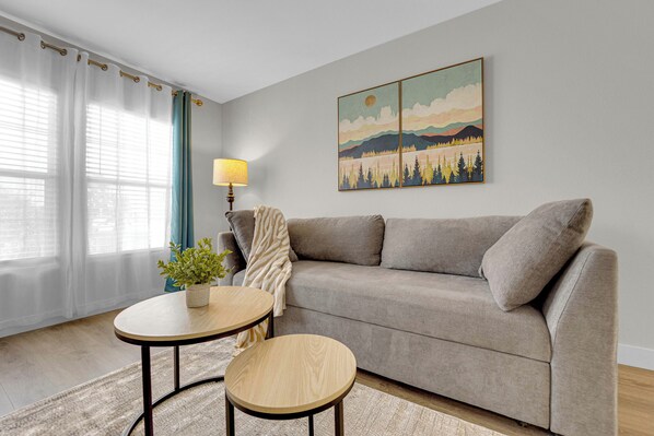 Smart TV, computer monitors