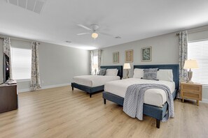 5 bedrooms, desk, iron/ironing board, travel cot