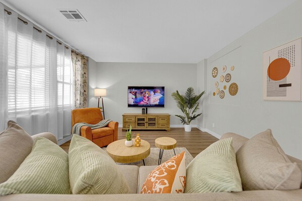 Smart TV, computer monitors