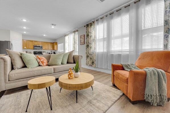 Smart TV, computer monitors