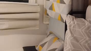 4 bedrooms, iron/ironing board, WiFi, bed sheets