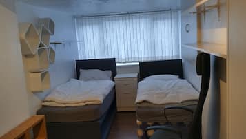 4 bedrooms, iron/ironing board, WiFi, bed sheets