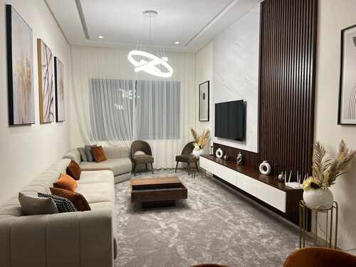 2 Bed Apartment - Balcony, Parking, Wifi