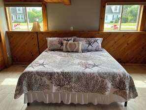 3 bedrooms, iron/ironing board, free WiFi, bed sheets - 3 bedroom house 1.7 miles from the beautiful Westerly Beaches of Rhode Island  (Westerly)