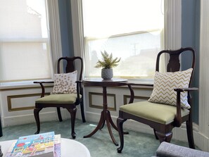 Interior - Charming Victorian Cottage Upper Unit 3 Bedroom Near Oakland's San Antonio Park (Oakland)