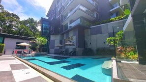 Lejlighed - 2 soveværelser - handicapvenligt - balkon | Pool | Udendørs pool