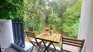 Apartment, 2 Bedrooms, Accessible, Balcony | Outdoor dining