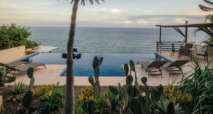 Refugio del Faro - Tranquil Cliffside Retreat