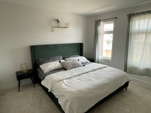 3 slaapkamers, een strijkplank/strijkijzer, wifi, beddengoed