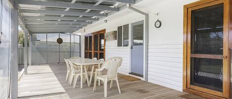 تناول الطعام بالخارج