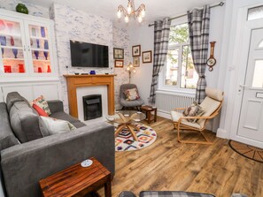 Living area - Through the Looking Glass (Ripon)