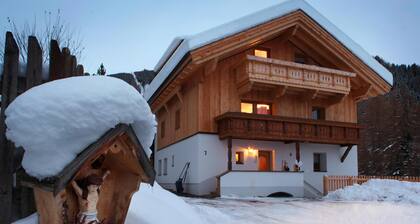 Cosy apartment near ski lift in Fendels