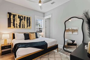 5 bedrooms, iron/ironing board, WiFi, bed sheets