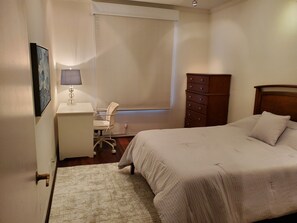 3 chambres, fer et planche à repasser, Wi-Fi, draps fournis