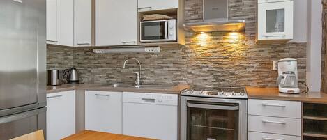 Réfrigérateur, micro-ondes, lave-vaisselle