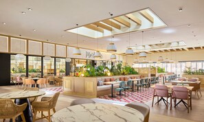 Dining - Pinegrove Apartment (Plazhi San Pietro)