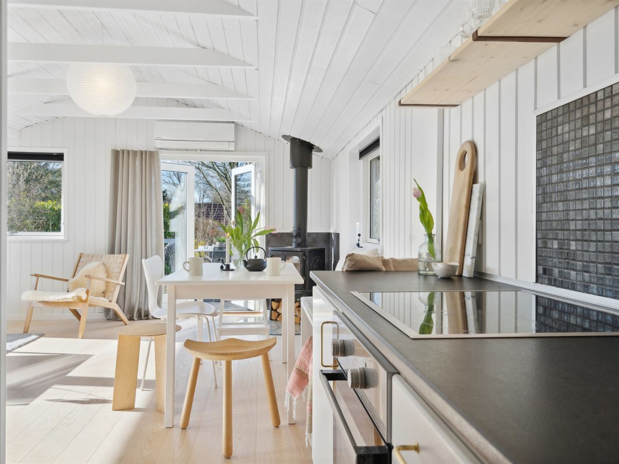 Refrigerador, lavavajillas y utensilios de cocina 