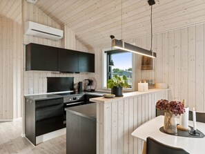 Kühlschrank, Ofen, Geschirrspüler, Hochstuhl