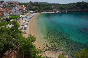 In Strandnähe, weißer Sandstrand