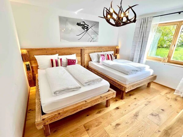 2 Schlafzimmer, Reisekinderbett, kostenloses WLAN, Bettwäsche