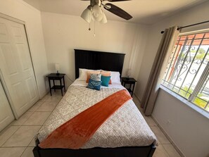 3 chambres, fer et planche à repasser, Wi-Fi gratuit, draps fournis