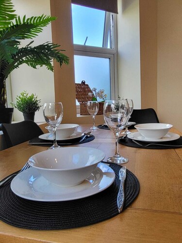 Modern and Classy 2 bedroom Flat, Free parking