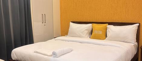 2 bedrooms, iron/ironing board, WiFi, bed sheets