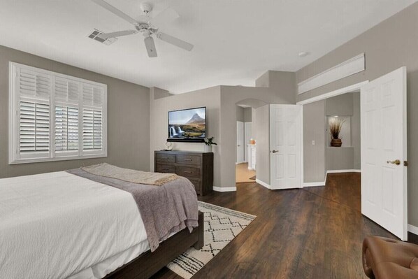 5 bedrooms, iron/ironing board, WiFi, bed sheets