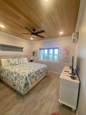 2 bedrooms, free WiFi, bed sheets - Salty Dolphin House - Guana Cay, In the Settlement (Great Guana Cay)