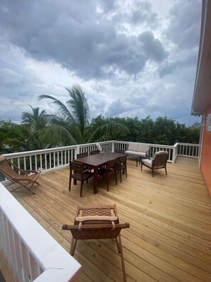 Outdoor dining - Salty Dolphin House - Guana Cay, In the Settlement (Great Guana Cay)