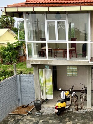 Exterior - Vacation home: Cozy veranda-kitchen, pool in the inner courtyard. IDEAL: Groups up to 9 (Siem Reap)