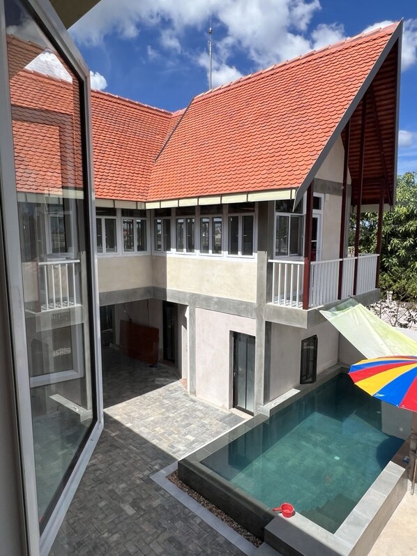 Pool - Vacation home: Cozy veranda-kitchen, pool in the inner courtyard. IDEAL: Groups up to 9 (Siem Reap)