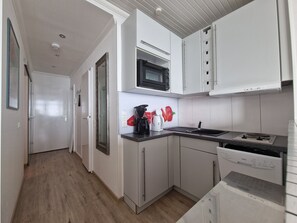 Kühlschrank, Ofen, Herdplatte, Geschirrspüler