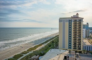 On the beach - Beach Bum Oceanfront 3 Bedroom Condo 7th Floor (Myrtle Beach)