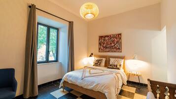 2 bedrooms, iron/ironing board, travel crib, free WiFi