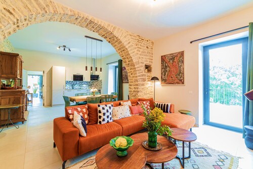 Cottage in a stone farmhouse in the heart of a vineyard estate in Pic Saint-Loup