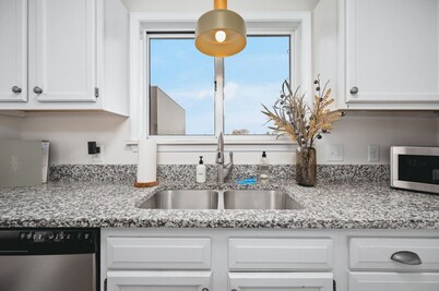 NEW Barlow by the Bay 3BD Townhome Beaches Wineries