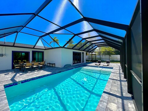 Cape Coral Saltwater Pool Retreat