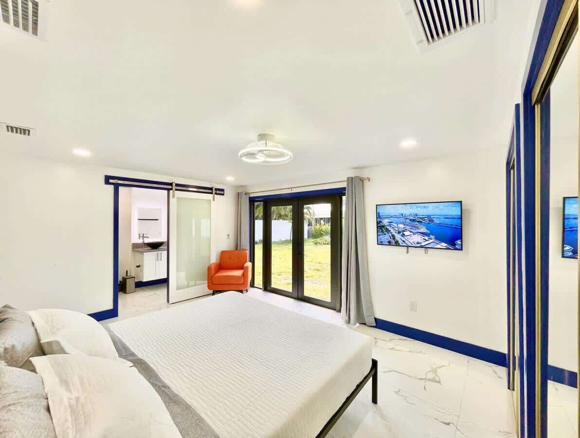 4 habitaciones, tabla de planchar con plancha, cuna de viaje y wifi 