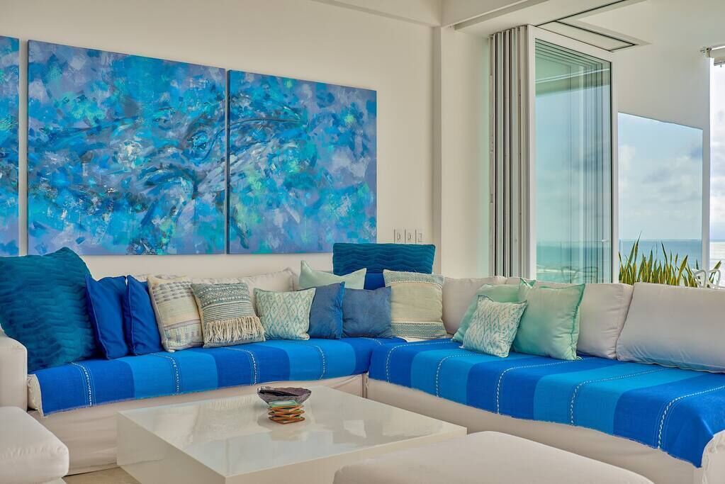 Een televisie en een kantoor