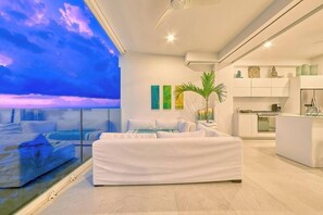 2 Schlafzimmer, Schreibtisch, Bügeleisen/Bügelbrett, Reisekinderbett
