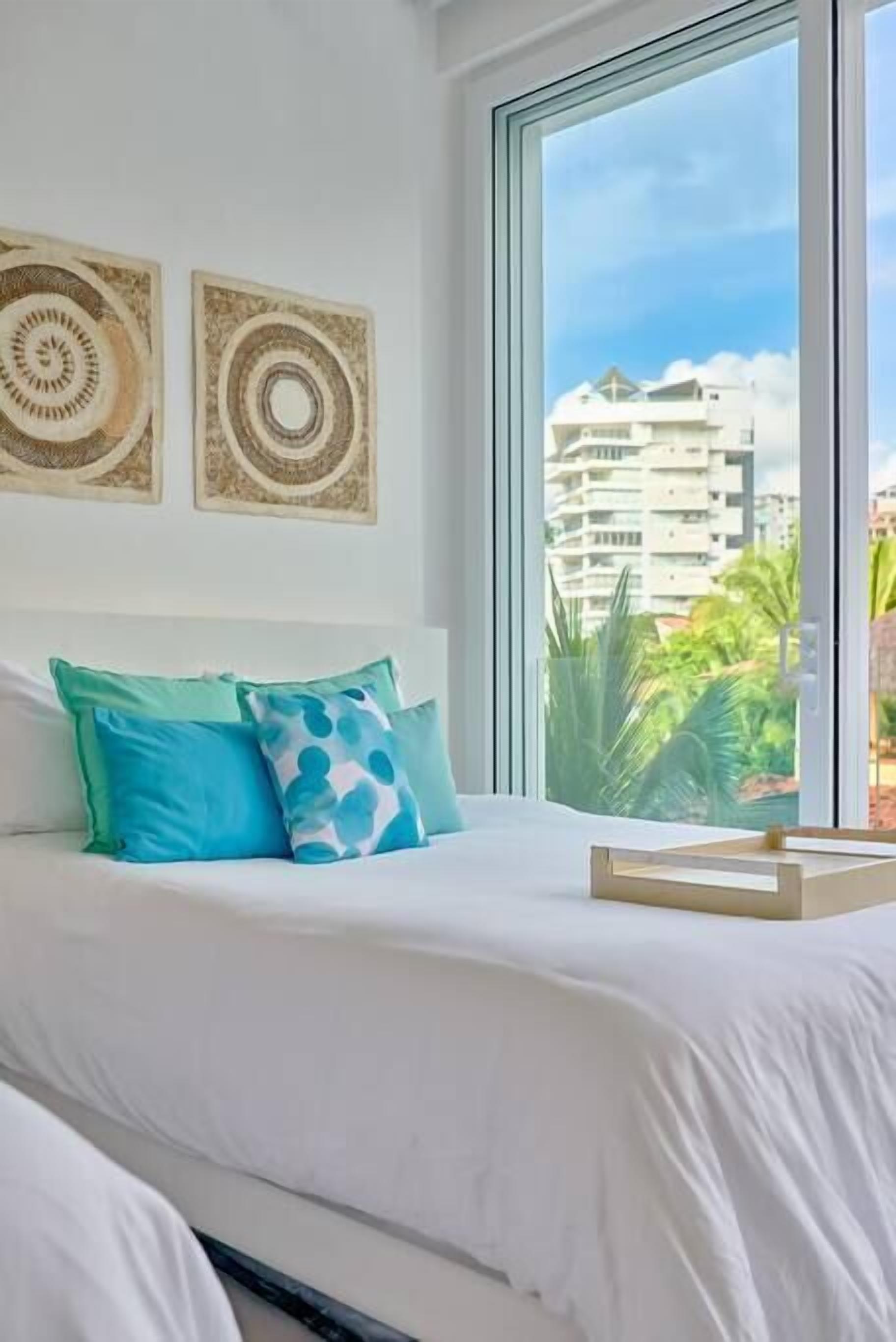 2 slaapkamers, een strijkplank/strijkijzer, reisbedje, wifi