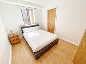 2 quartos, ferros/tábuas de passar roupa, Wi-Fi, roupa de cama