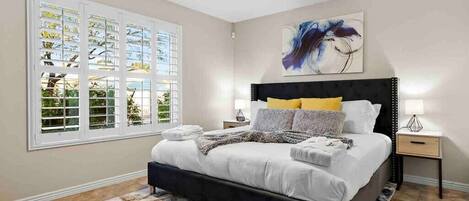 3 habitaciones, tabla de planchar con plancha, cuna de viaje y wifi