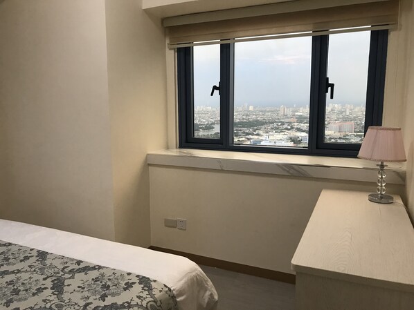 Executive Apartment | 2 bedrooms, iron/ironing board, free WiFi