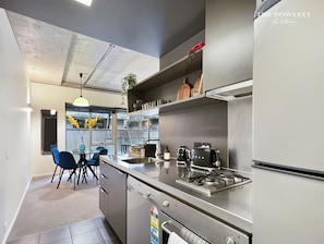 Fridge, oven, stovetop, dishwasher