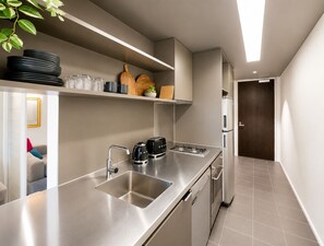 Fridge, oven, stovetop, dishwasher