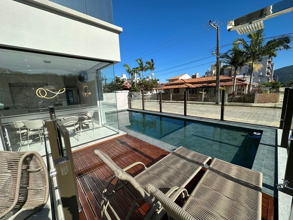 Pool - Apartamento Vista mar na Melhor Praia de SC (Governador Celso Ramos)