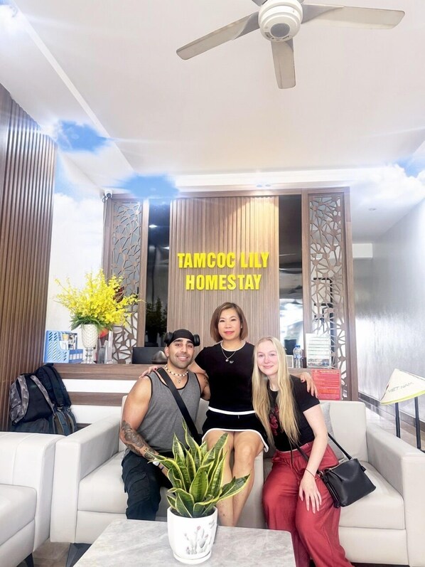 Flat-screen TV, fireplace, pay movies, smart speakers - Tam Coc LiLy Homestay (Hoa Lu)