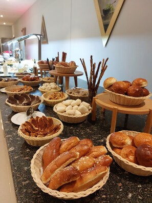 A buffet table with various breads and pastries. - Azal Lagoons Resort Abu Simbel (Abu Simbel)